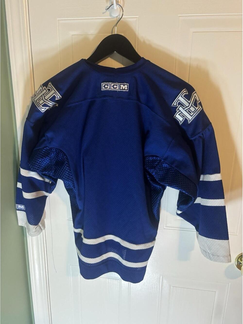 Toronto Maple Leafs Official Licensed CCM Jersey - Youth Large  - Made In Canada - Picture 8 of 11